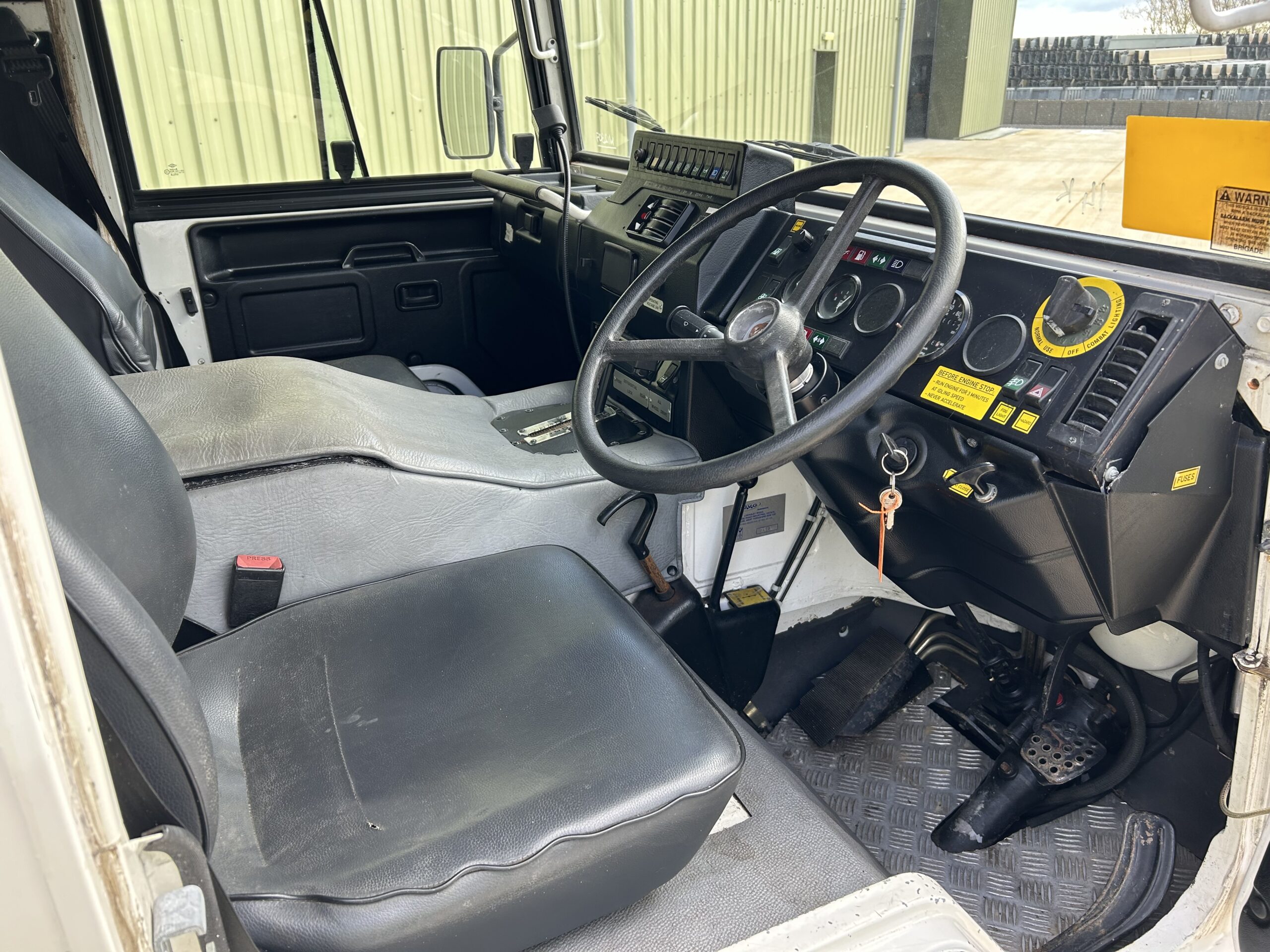Pinzgauer: 718 6x6 Ambulance TMV RHD - Gallery image 17