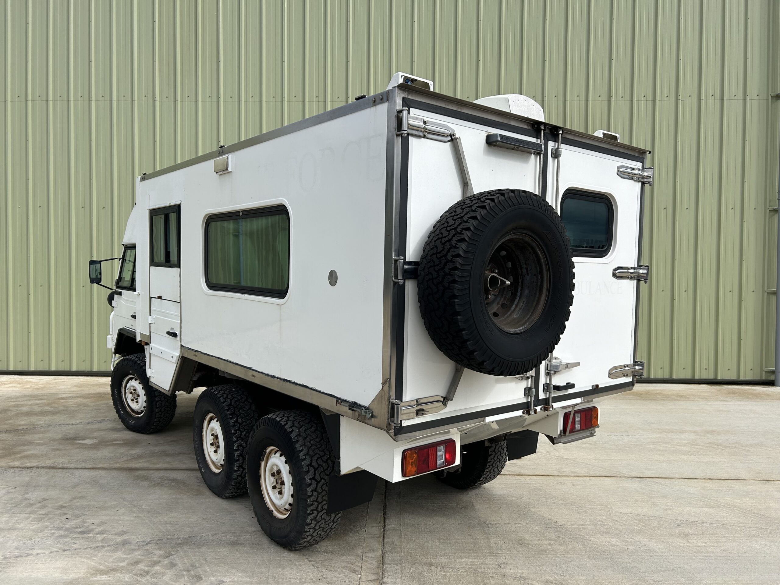 Pinzgauer: 718 6x6 Ambulance TMV RHD - Gallery image 6