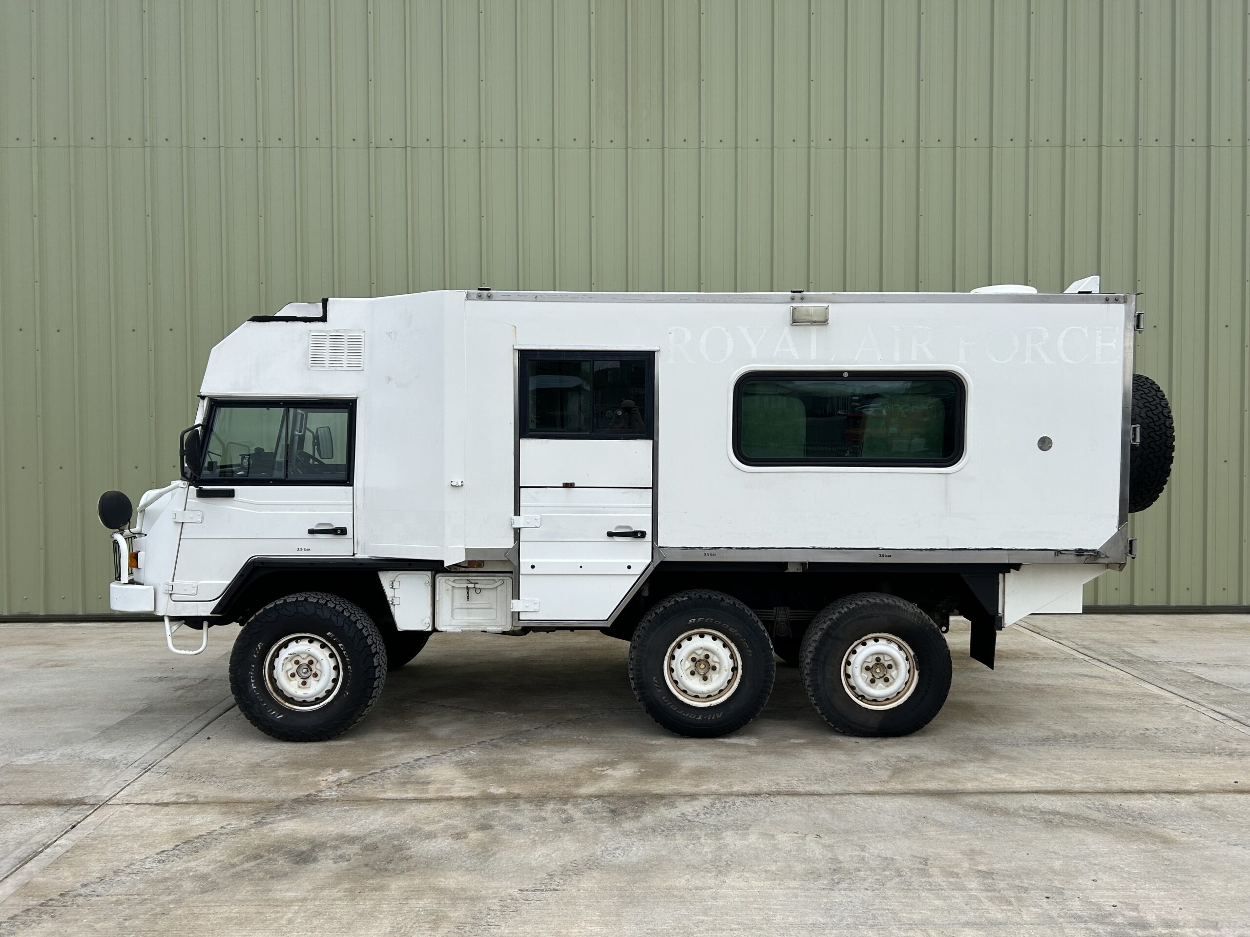 Pinzgauer: 718 6x6 Ambulance TMV RHD - Gallery image 7