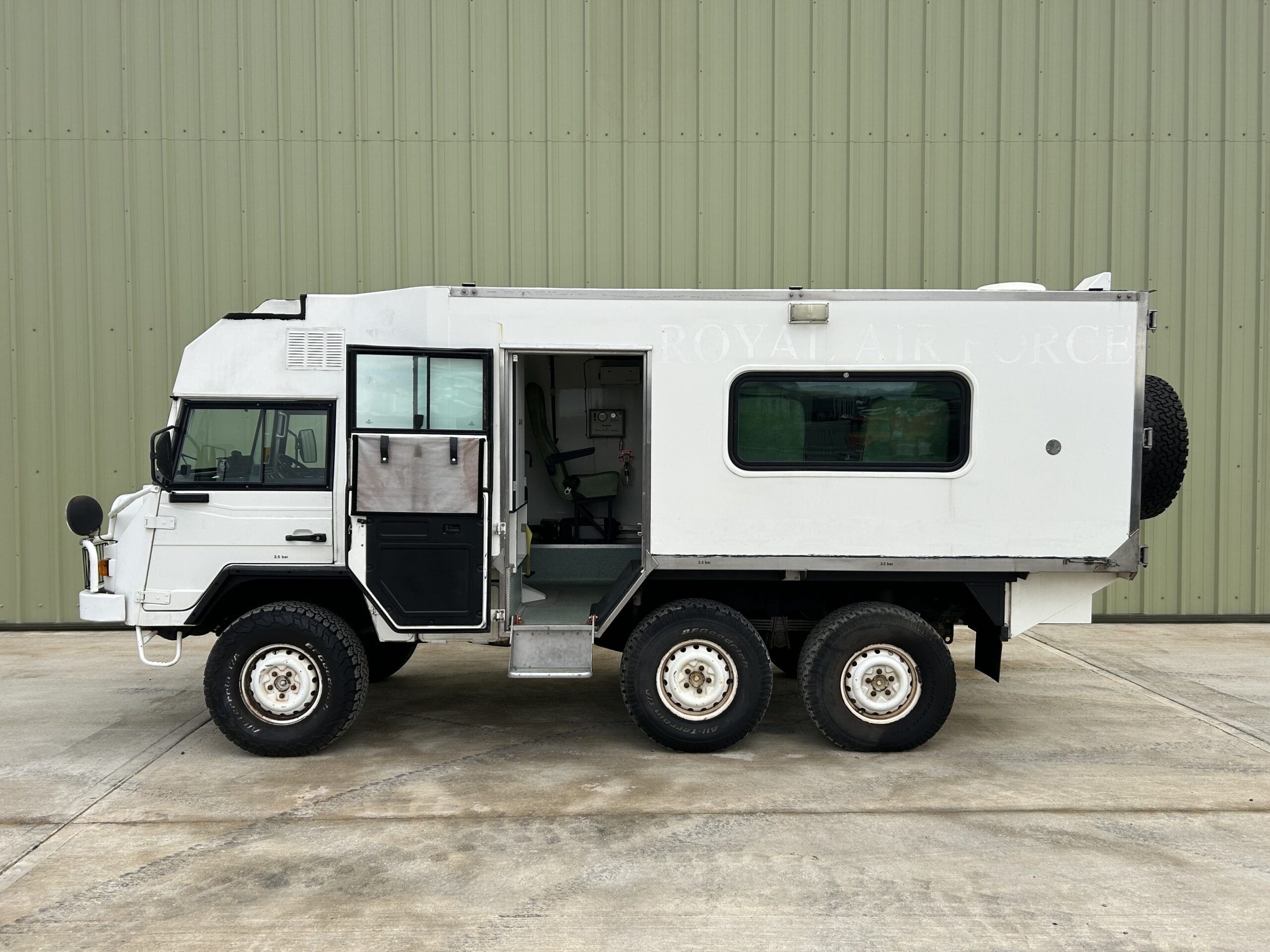 Pinzgauer: 718 6x6 Ambulance TMV RHD - Gallery image 8