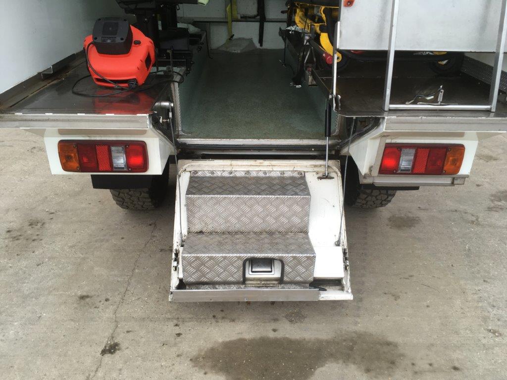 Pinzgauer: 718 6x6 Ambulance TMV RHD - Gallery image 14